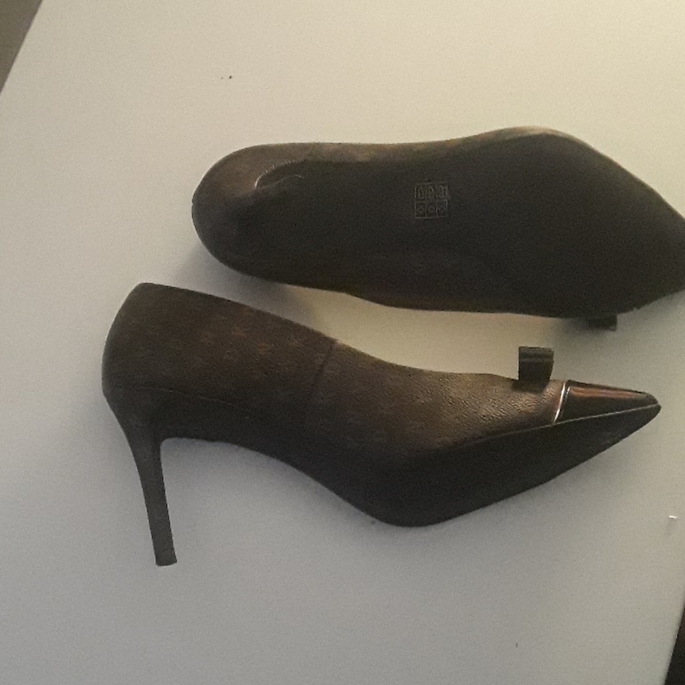Shoes - Picture 4 of 4